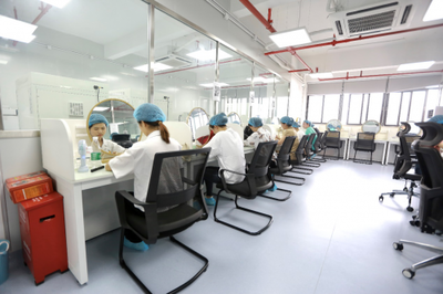 探秘逸仙研發(fā)中心 見證國(guó)牌美妝科技創(chuàng)新之旅